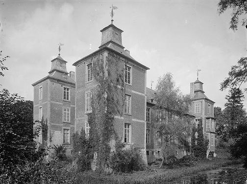 kasteel Born in volle glorie in 1918.